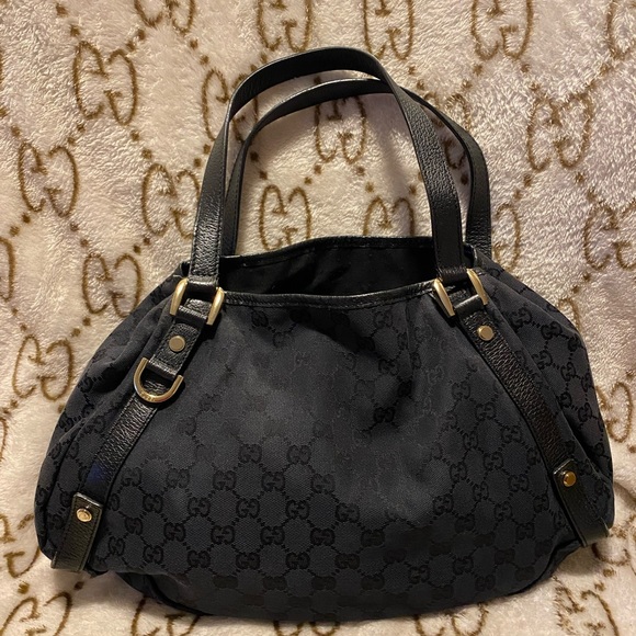 GUCCI
Medium GG Canvas Abbey Shoulder Bag